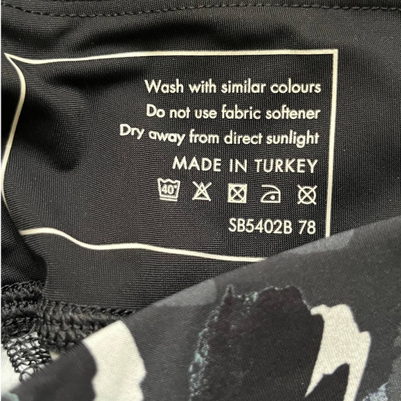 Sweaty Betty NWT Zero Gravity Leggings 7/8 Length Abstract Floral Print XXS - Picture 11 of 12